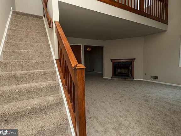 4th image of 59 Valley Cir