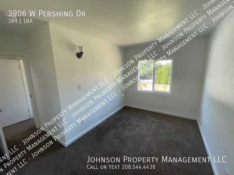 3906 W Pershing Dr — Photo 7