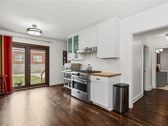 4th image of 2120 Gentry St