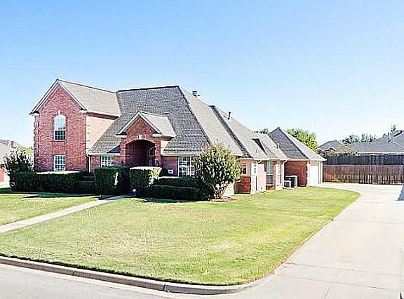 2nd image of 1087 Misty Oaks Ln