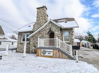1028 N Leroy St, Fenton, MI 48430