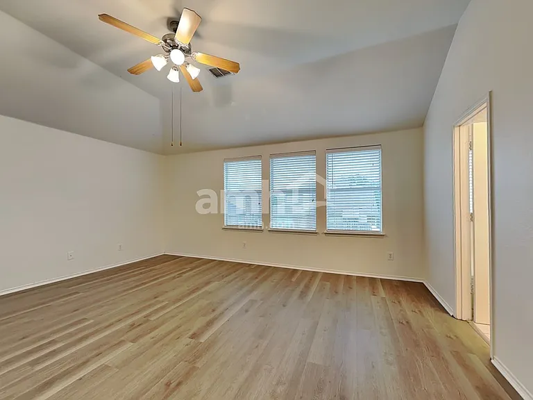 1003 San Antonio Dr — Photo 13