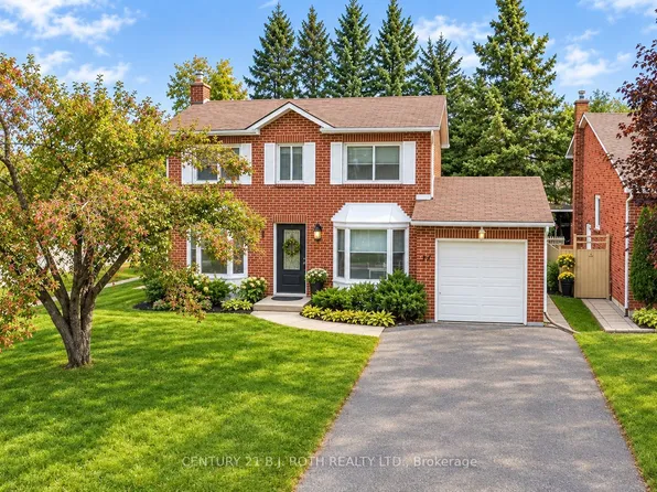 77 Pepler Pl, Barrie, ON L4N 5E3