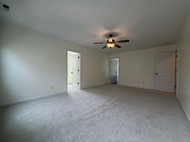 302 E Franck St — Photo 18