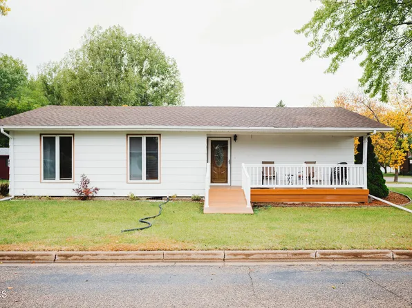 1714 2nd Pl NE, Jamestown, ND 58401