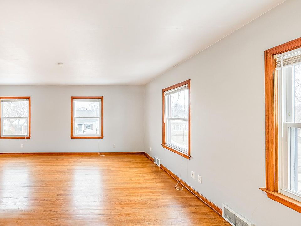 1st image of 2721 E Allerton Ave
