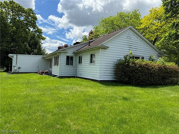 4th image of 1313 N Crater Ave