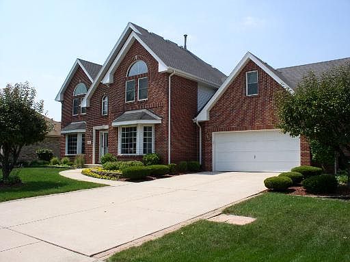 1st image of 17318 Cambridge Pl