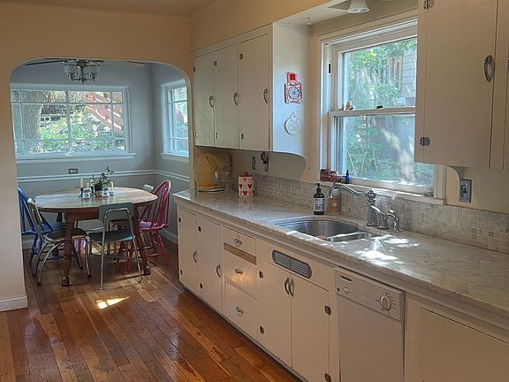 4th image of 1510 Van Buren St
