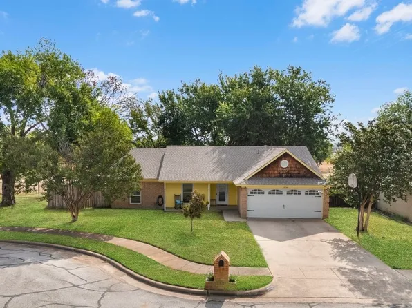 3032 Oak Valley Dr, Bedford, TX 76021