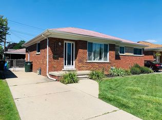 26125 San Rosa Dr, Saint Clair Shores, MI 48081