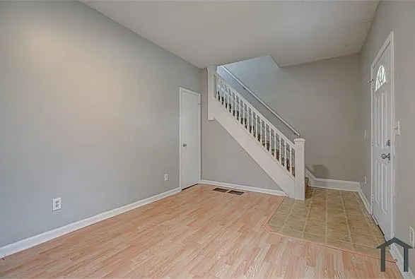 1915 Woodlawn Ave — Photo 10