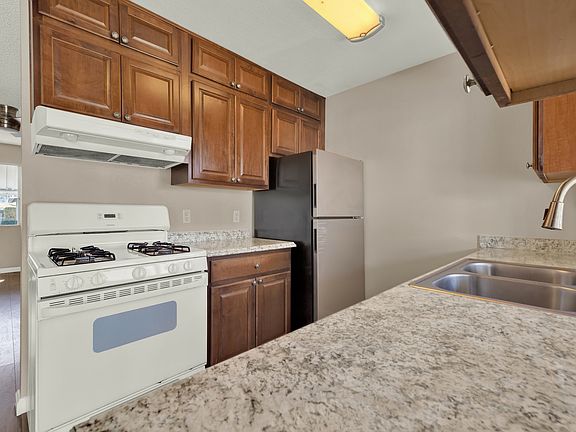 4th image of 1216 Marline Ave