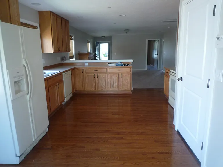 2449 Tolmie Ave — Photo 17