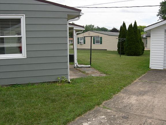 3rd image of 812 Tule St