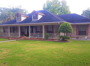 2335 Olympia Dr, West Columbia, TX 77486