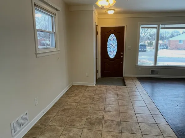 36832 Angeline Cir, Livonia, MI 48150