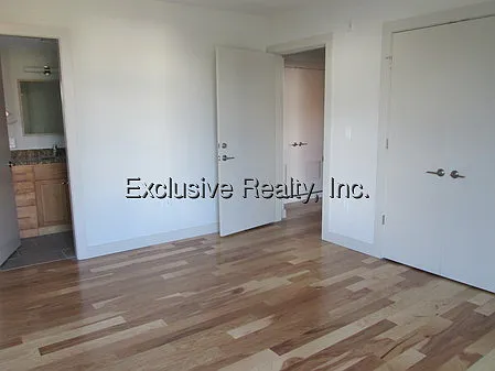 150 Adams St #7 — Photo 4