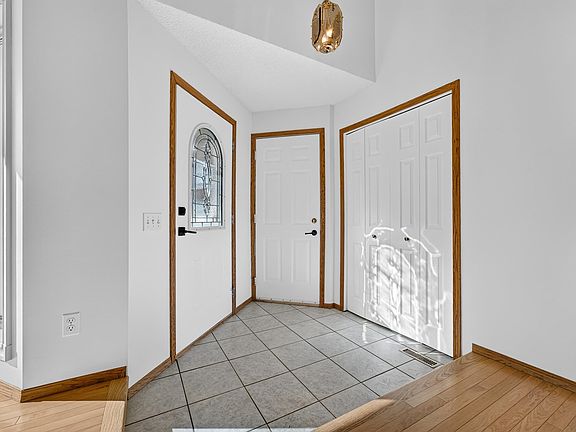 3rd image of 468 Davenport Pl