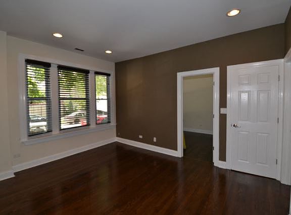 5th image of 2508 W Argyle St #1