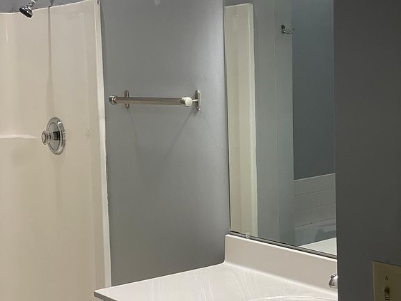 4th image of 408 S Roan St APT 202