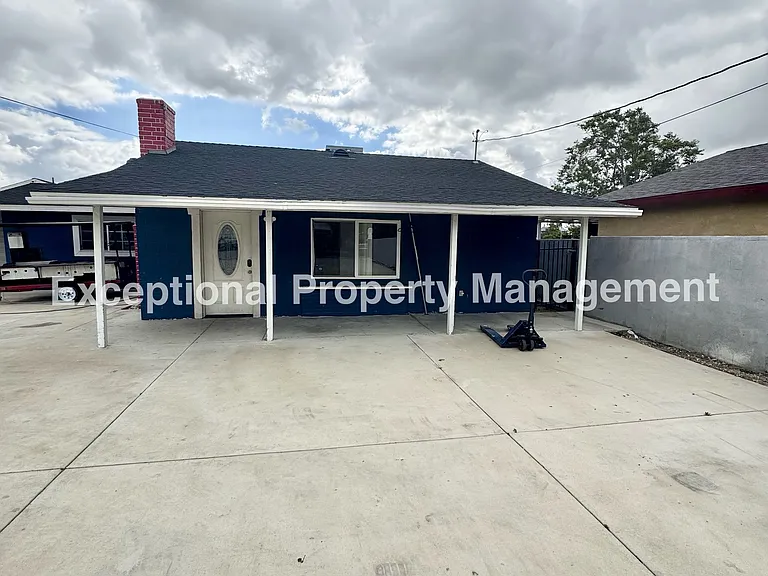 8047 Laurel Ave — Photo 3