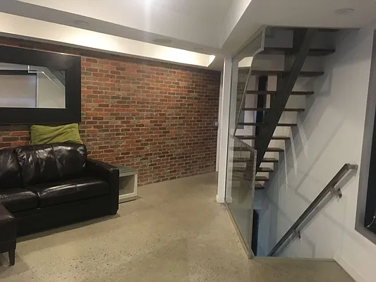 Rented by Hugawall Realty | media 19