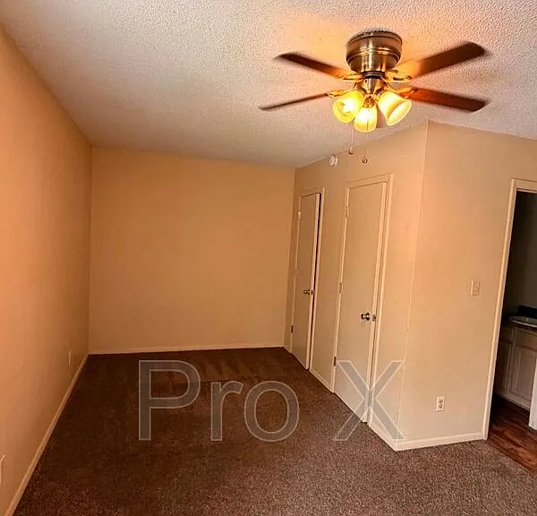 926 N Goetz Blvd #14 — Photo 7