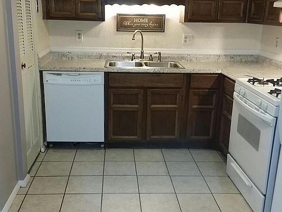 3rd image of 1918 Suwanee Roberts Ct NW