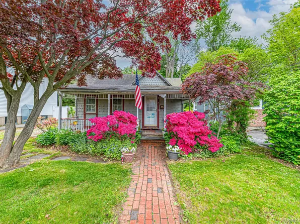 34 Boulevard Avenue, Greenlawn, NY 11740