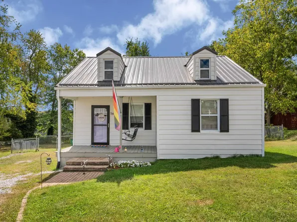 19 Victory Heights Dr NW, Christiansburg, VA 24073