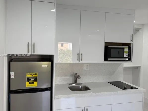 6820 SW 5th St #1, Miami, FL 33144