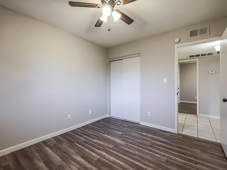 2611 E Maryland Dr — Photo 20