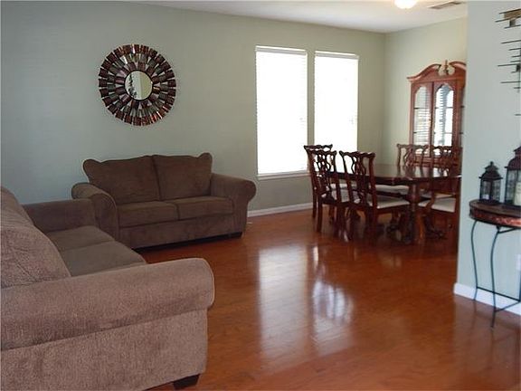 4th image of 308 N Carriage Hills Dr