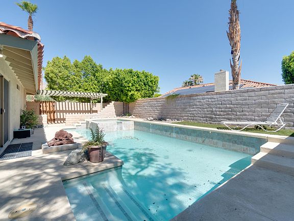 3rd image of 2660 N Hermosa Dr