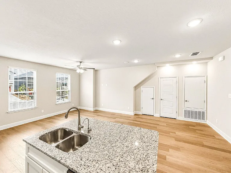 7215 Magnolia Vlg #101 — Photo 11