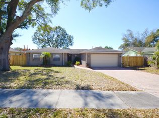 611 Barkfield St, Brandon, FL 33511