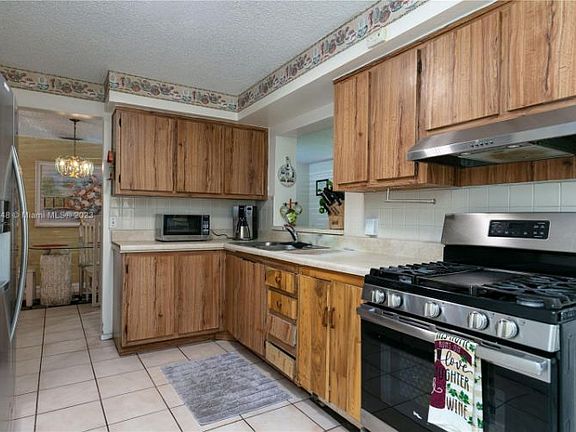 4th image of 9001 Johnson St