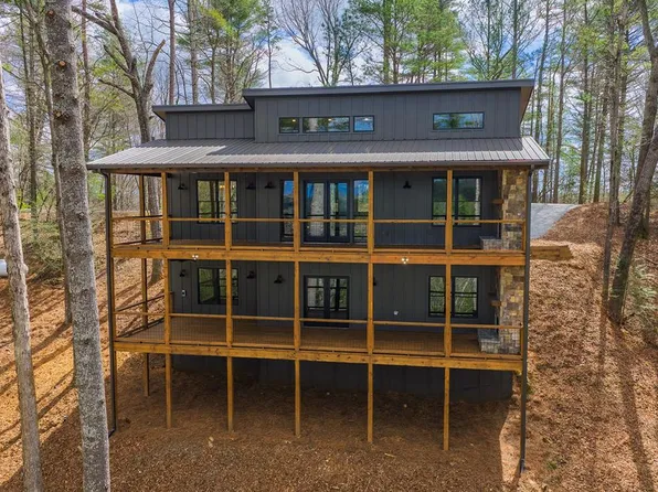 121 Indian Ln, Ellijay, GA 30540