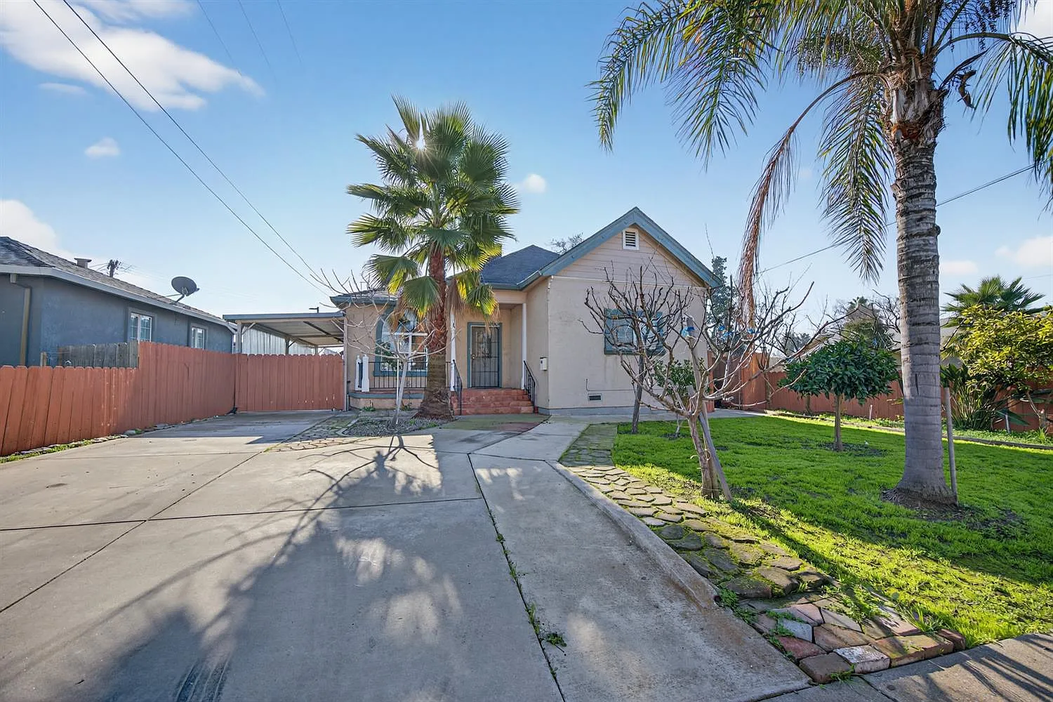 226 W Clay St photo 1