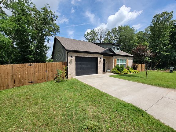 3rd image of 17 Eastleigh Cir