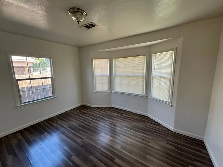 309 Lloyd St — Photo 10