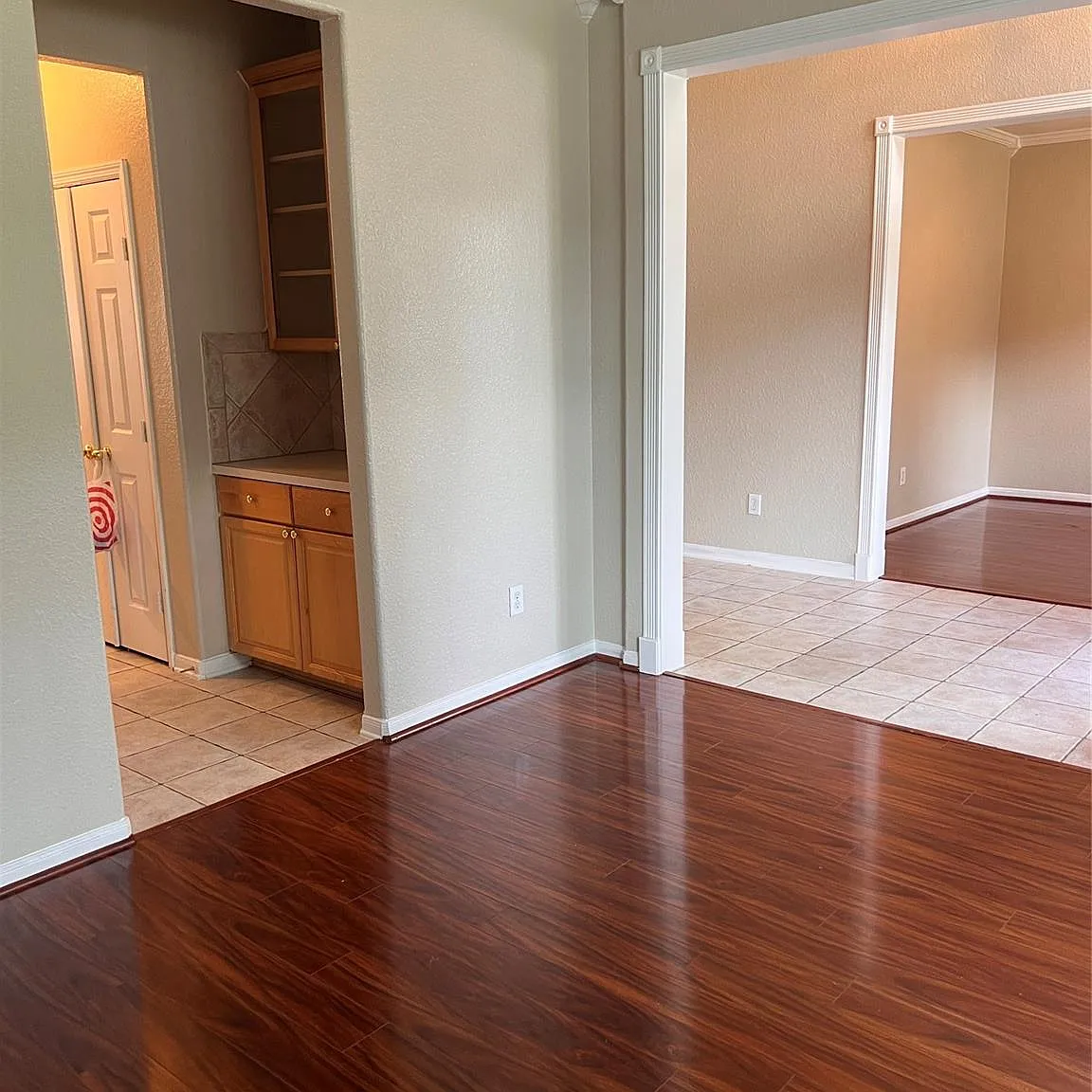 5 bed, 3.5 bath, 3383 sqft, $2,990 — Photo 4