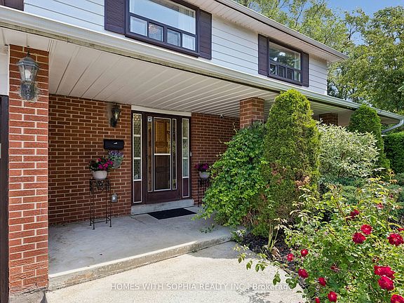 5th image of 34 Rustywood Dr