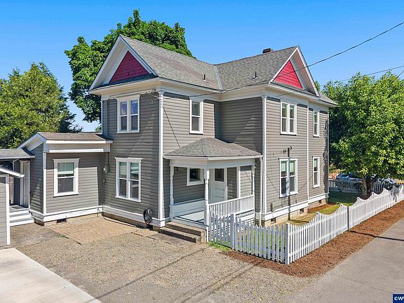 4th image of 1550 East Ave NE