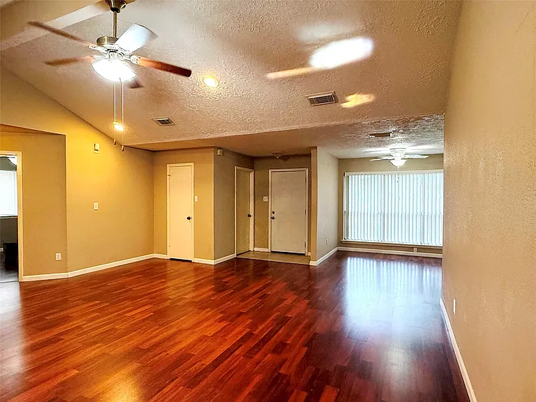 4923 Kentwalk Dr — Photo 4