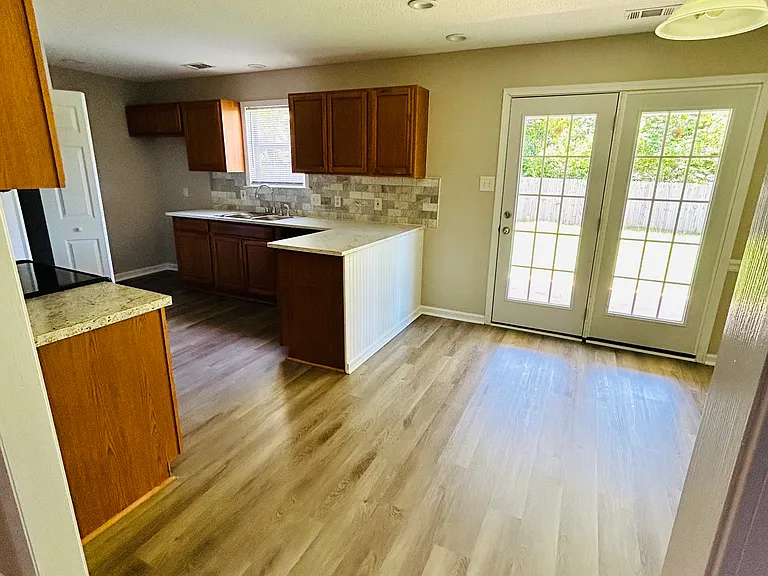 205 Kentshire Ln — Photo 6