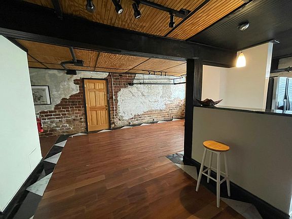 4th image of 1244 N Illinois St