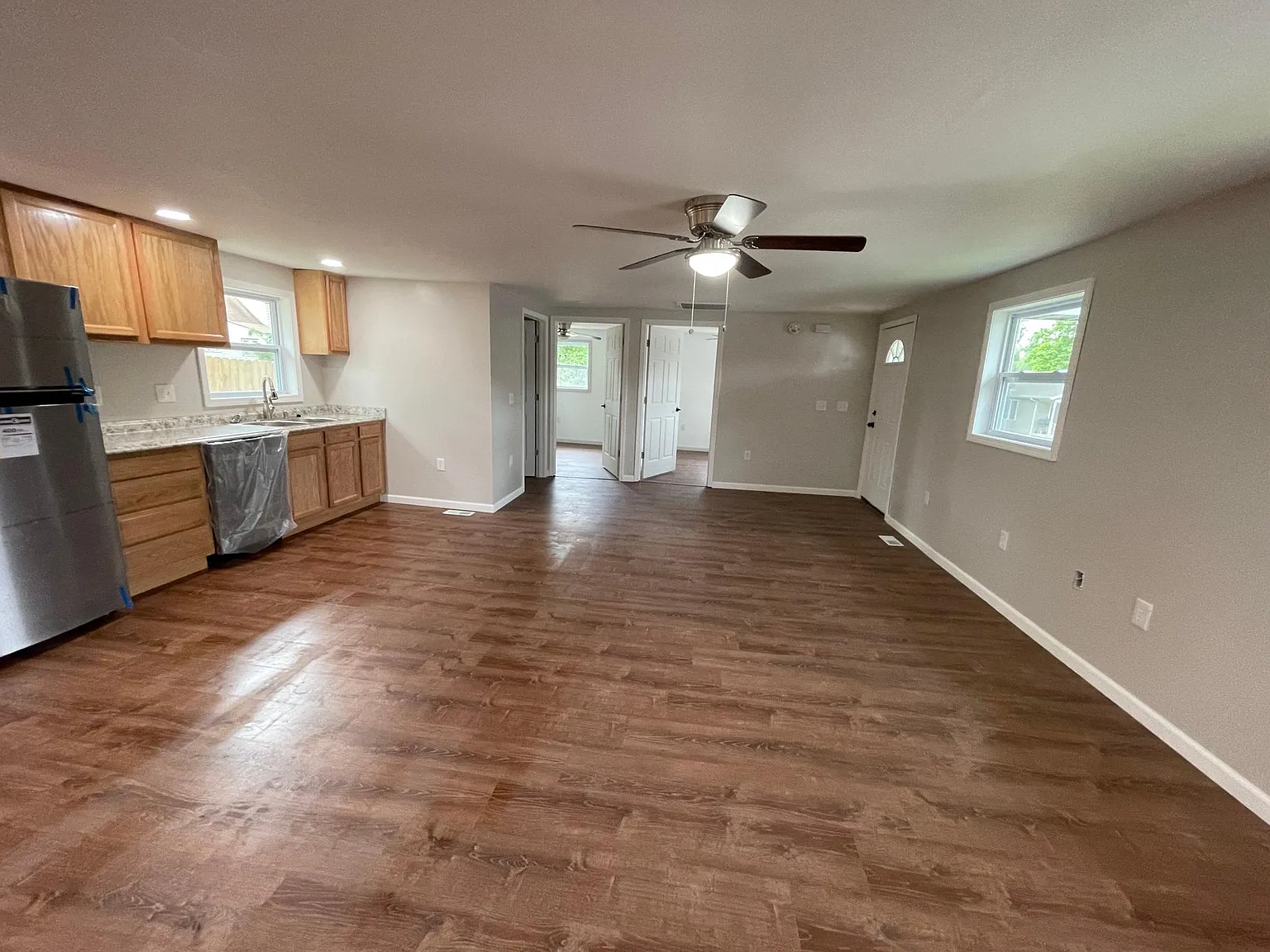 3 bed, 1300 sqft, $1,100 — Photo 4