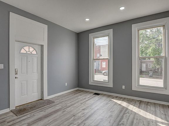 4th image of 111 W 10th St